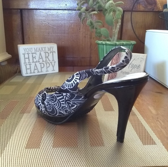 Unisa Black Open Toe Heeled Sandals w/ Bow & Backstrap Size 7m - Picture 7 of 13